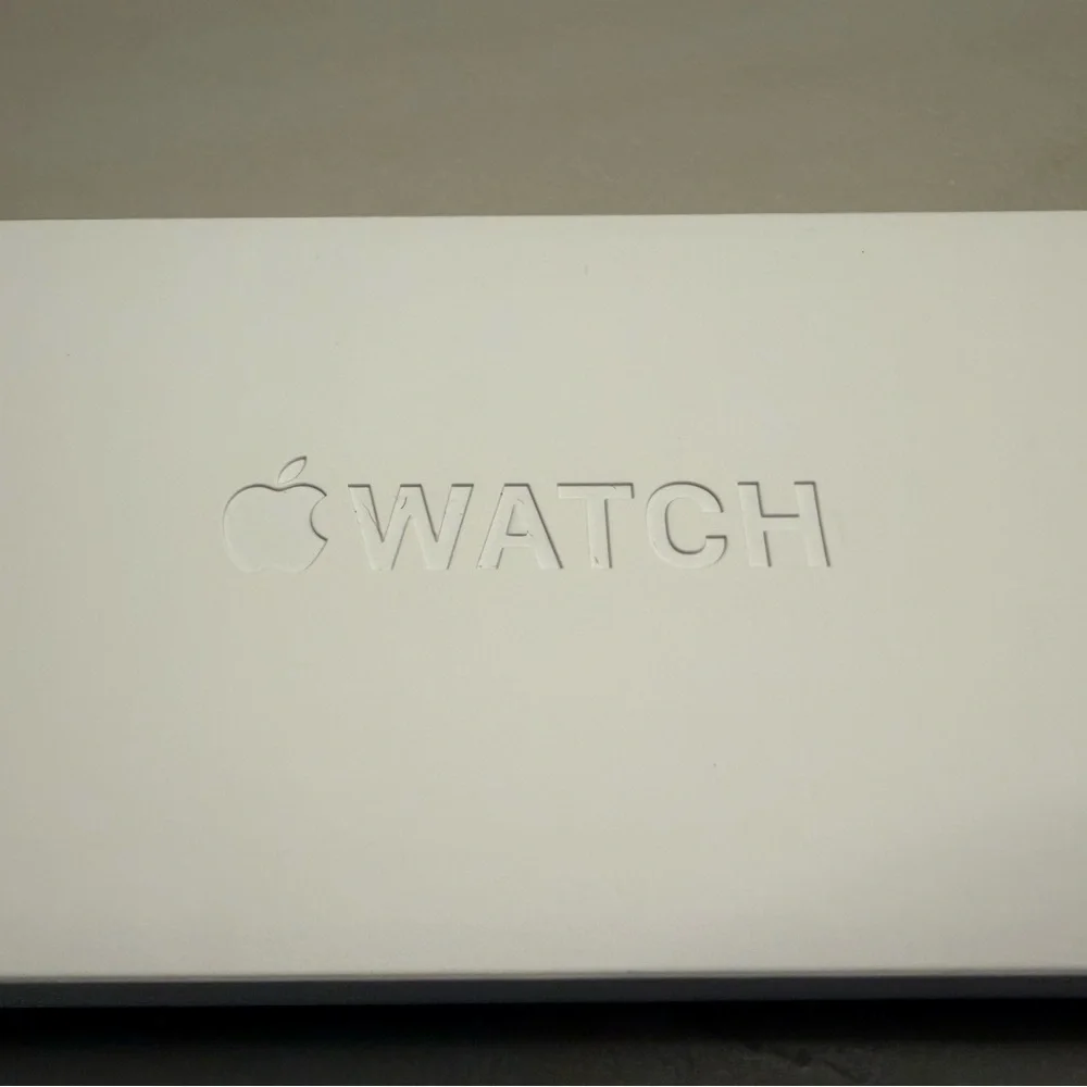 Apple series 6 Smartwatch gold aluminum 44MM with Cream Band